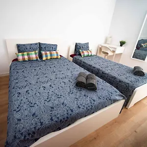 By Rambla De Catalunya Hostel Barcelona